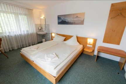 Doppelzimmer "Gemeinschaftsbad" Doppelzimmer "Gemeinschaftsbad"